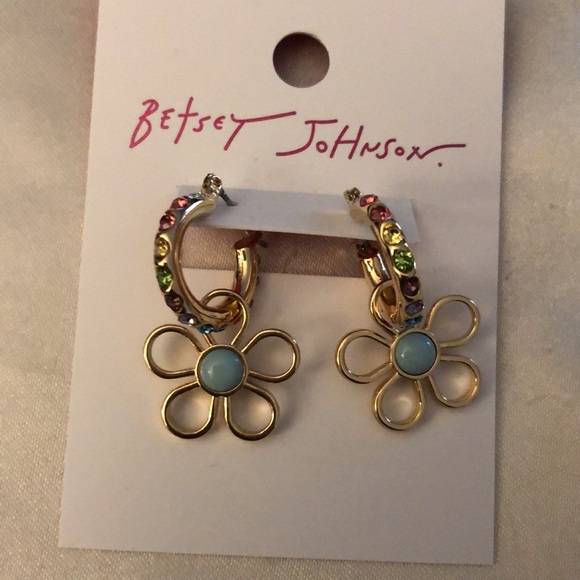 Betsey Johnson Love Fest Huggie Hoop Earrings With Open Frame Daisy Charm NWT - Picture 10 of 14